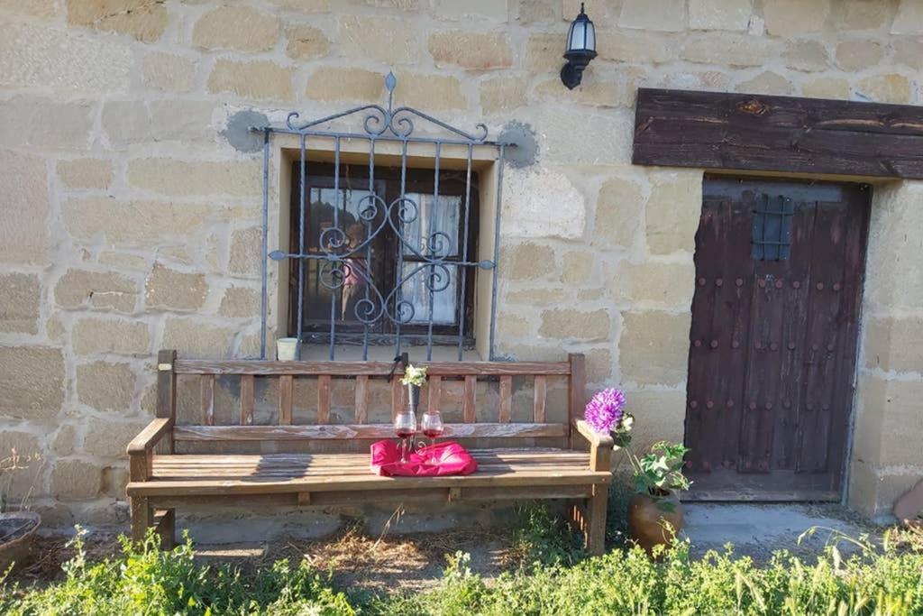 Durmiendo Como Reyes En La Rioja Cihuri Exterior photo